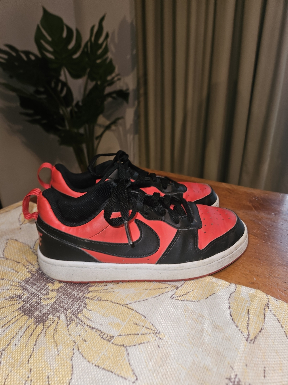 Nike Kids Low-Top Sneakers — Red and Black